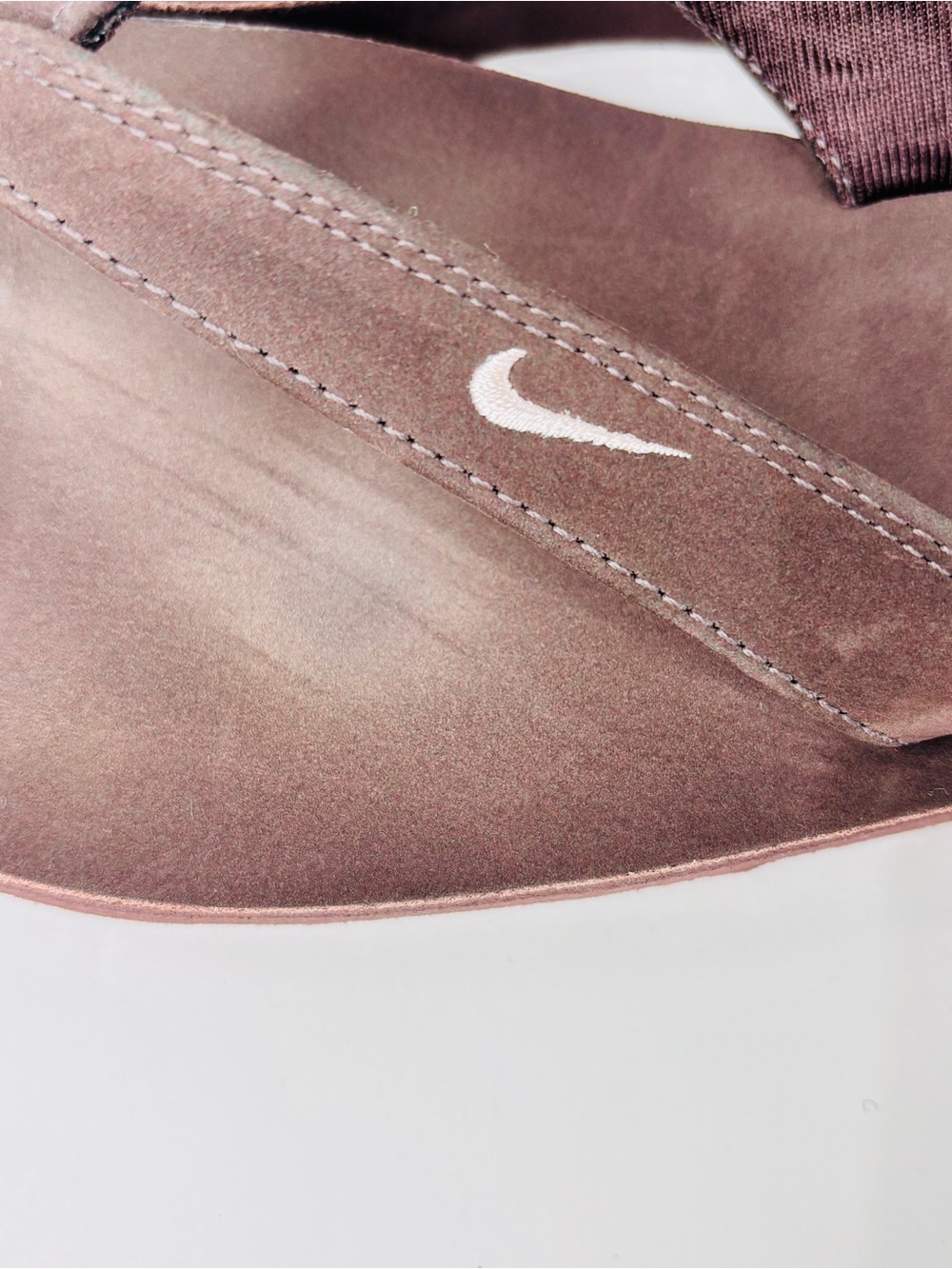 Nike Women’s Brown Leather Flip Flops Comfort Thong Sandals Casual Summer Shoes - Picture 3 of 4